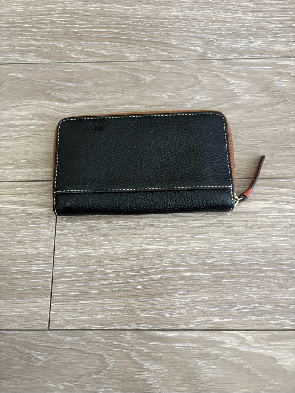 Dooney & Bourke Black Leather Zip Card Holder with Tan Trim - Picture 2 of 6